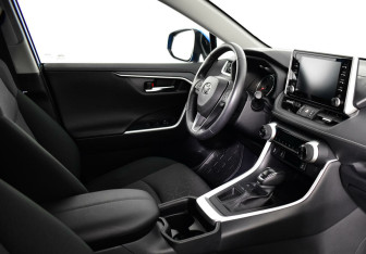 Подержанный автомобиль Toyota RAV4 2019 года (5 фото)