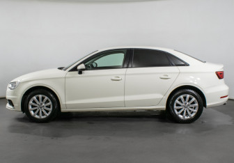 Подержанный автомобиль Audi A3 Sedan 2014 года (8 фото)