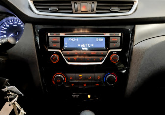 Подержанный автомобиль Nissan Qashqai 2015 года (15 фото)