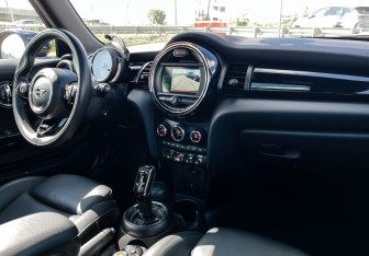Подержанный автомобиль MINI Hatch 2020 года (9 фото)