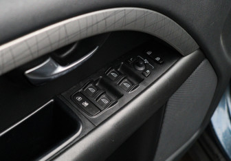 Подержанный автомобиль Volvo XC70 2008 года (13 фото)
