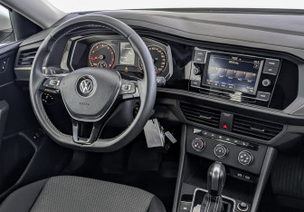 Подержанный автомобиль Volkswagen Jetta Sedan 2021 года (26 фото)
