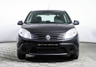 Подержанный автомобиль Renault Sandero 2012 года (2 фото)