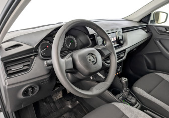 Подержанный автомобиль Skoda Rapid Liftback 2021 года (16 фото)