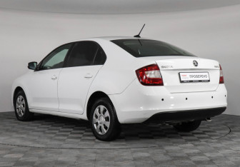 Подержанный автомобиль Skoda Rapid Liftback 2017 года (7 фото)