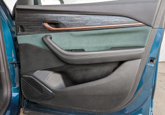 Подержанный автомобиль Geely Monjaro 2024 года (26 фото)