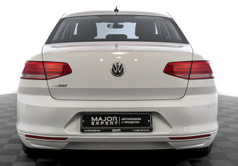 Подержанный автомобиль Volkswagen Passat Sedan 2019 года (6 фото)