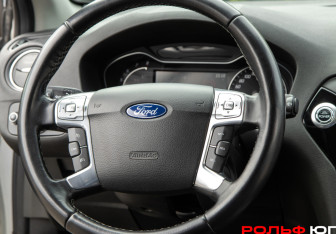 Подержанный автомобиль Ford Mondeo Sedan 2012 года (10 фото)