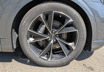 Подержанный автомобиль Audi Q8 2024 года (11 фото)