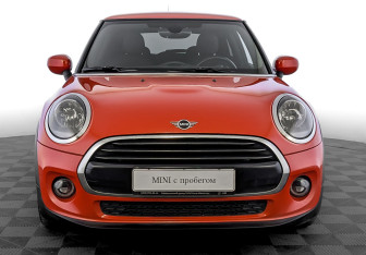 Подержанный автомобиль MINI Hatch 2019 года (2 фото)