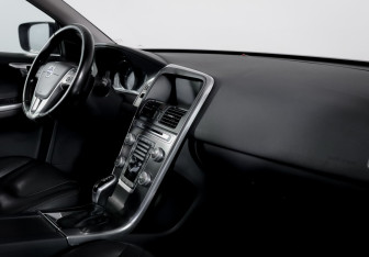 Подержанный автомобиль Volvo XC60 2015 года (9 фото)