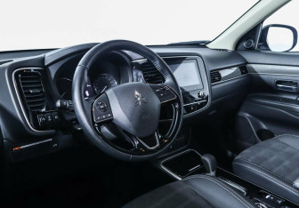 Подержанный автомобиль Mitsubishi Outlander 2022 года (9 фото)