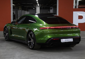 Подержанный автомобиль Porsche Taycan 2021 года (7 фото)