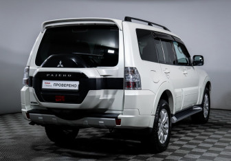 Подержанный автомобиль Mitsubishi Pajero 2015 года (5 фото)