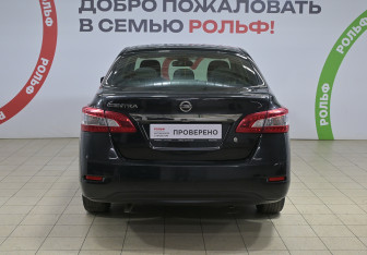 Подержанный автомобиль Nissan Sentra Sedan 2015 года (5 фото)