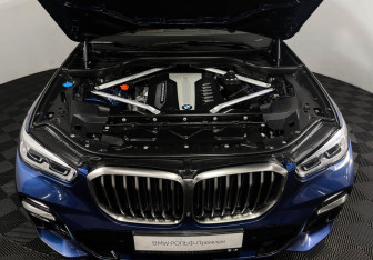 Подержанный автомобиль BMW X5 2018 года (10 фото)