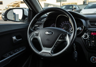 Подержанный автомобиль Kia Rio Hatchback 2016 года (10 фото)