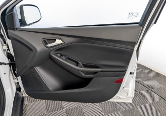 Подержанный автомобиль Ford Focus Hatchback 2018 года (24 фото)