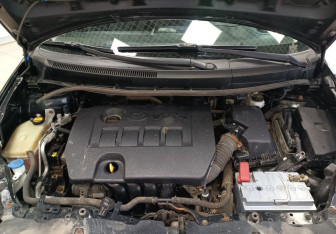 Подержанный автомобиль Toyota Auris Hatchback 2011 года (18 фото)