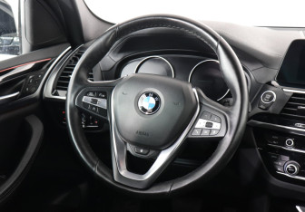Подержанный автомобиль BMW X3 2020 года (12 фото)