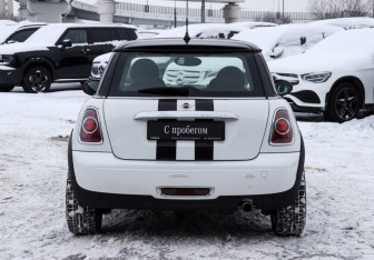 Подержанный автомобиль MINI Hatch 2010 года (6 фото)