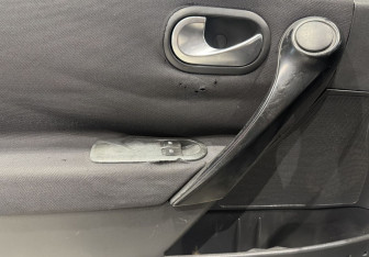 Подержанный автомобиль Renault Megane Sedan 2007 года (16 фото)