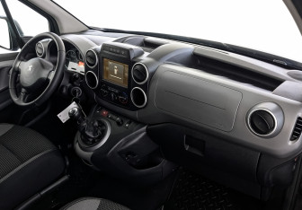 Подержанный автомобиль Peugeot Partner 2017 года (13 фото)