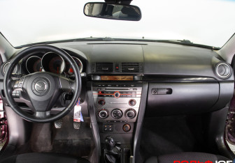 Подержанный автомобиль Mazda 3 Hatchback 2007 года (14 фото)