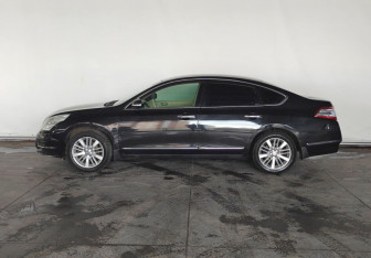 Подержанный автомобиль Nissan Teana 2011 года (8 фото)