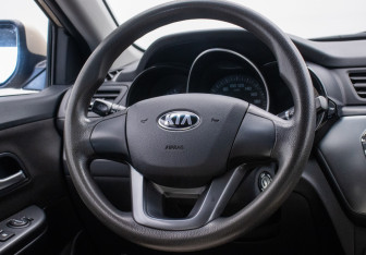 Подержанный автомобиль Kia Rio Sedan 2013 года (15 фото)