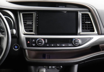 Подержанный автомобиль Toyota Highlander 2017 года (9 фото)