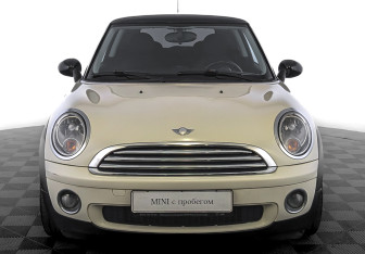 Подержанный автомобиль MINI Hatch 2008 года (2 фото)