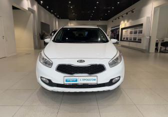 Подержанный автомобиль Kia Ceed Hatchback 2013 года (2 фото)