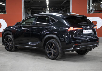 Подержанный автомобиль Lexus NX 2020 года (7 фото)