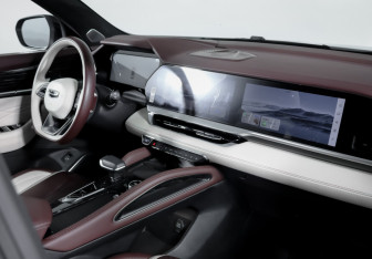 Подержанный автомобиль Geely Monjaro 2023 года (9 фото)