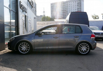Подержанный автомобиль Volkswagen Golf Hatchback 2012 года (8 фото)
