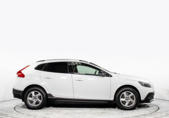 Подержанный автомобиль Volvo V40 Cross Country 2018 года (4 фото)