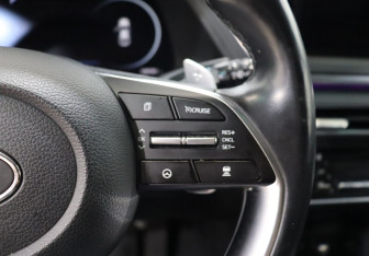 Подержанный автомобиль Hyundai Sonata 2020 года (17 фото)