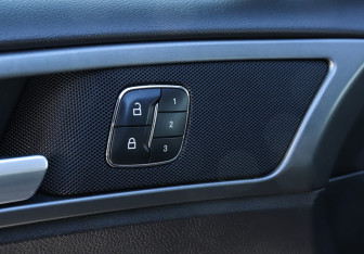 Подержанный автомобиль Ford Mondeo Sedan 2015 года (18 фото)