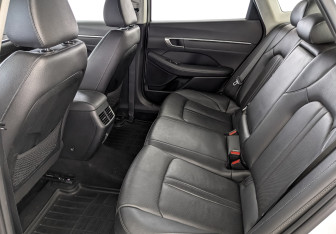 Подержанный автомобиль Hyundai Sonata 2022 года (18 фото)