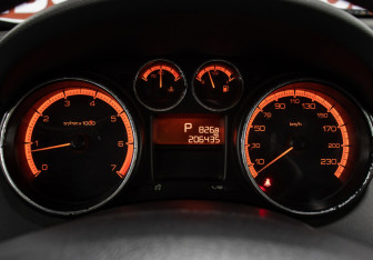 Подержанный автомобиль Peugeot 308 Hatchback 2010 года (13 фото)