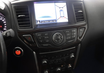 Подержанный автомобиль Nissan Pathfinder 2016 года (12 фото)