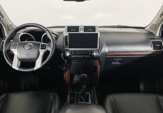 Подержанный автомобиль Toyota Land Cruiser Prado 2017 года (12 фото)