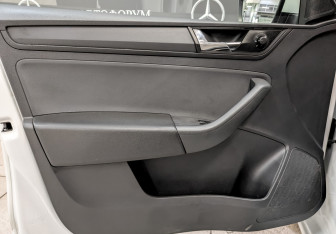 Подержанный автомобиль Skoda Rapid Liftback 2019 года (19 фото)