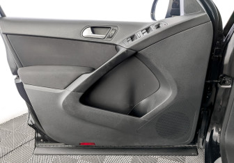 Подержанный автомобиль Volkswagen Tiguan 2015 года (19 фото)