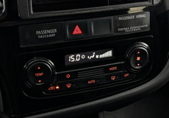 Подержанный автомобиль Mitsubishi Outlander 2015 года (25 фото)