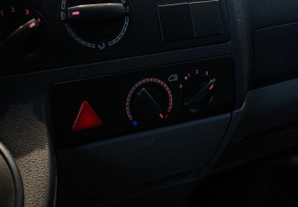 Подержанный автомобиль Volkswagen Transporter Van 2005 года (8 фото)