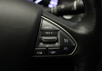 Подержанный автомобиль Infiniti Q50 2017 года (12 фото)