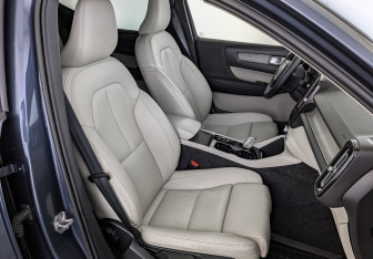 Подержанный автомобиль Volvo XC40 2021 года (23 фото)