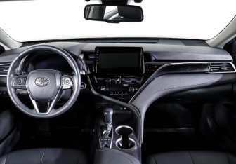 Подержанный автомобиль Toyota Camry Sedan 2022 года (13 фото)